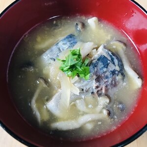 テレビで紹介☆サバ缶と乾燥しめじで味噌汁